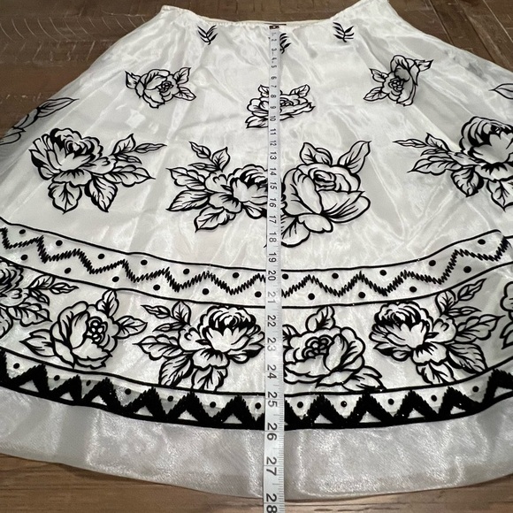 MSK Black and White Floral A-Line Skirt - Picture 8 of 11